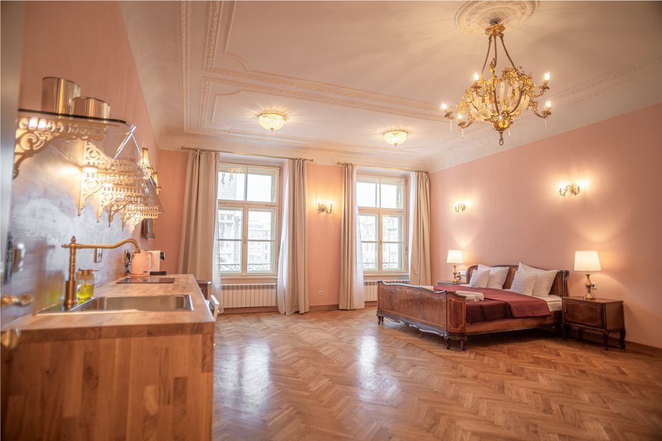 Apartament z podwójnym łóżkiem i aneksem kuchennym