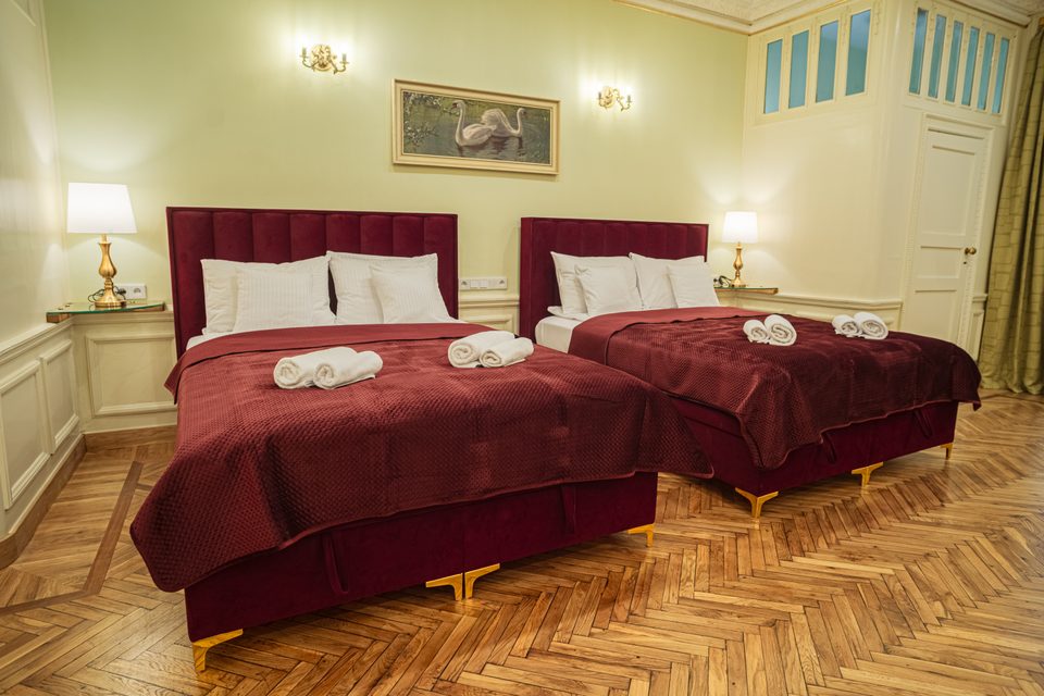 Przestronny apartament typu Suite z dwoma podwójnymi łóżkami